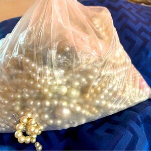 Craft jewelry, Lot of 5LBS  of FAUX pearl necklaces, beads, project pieces